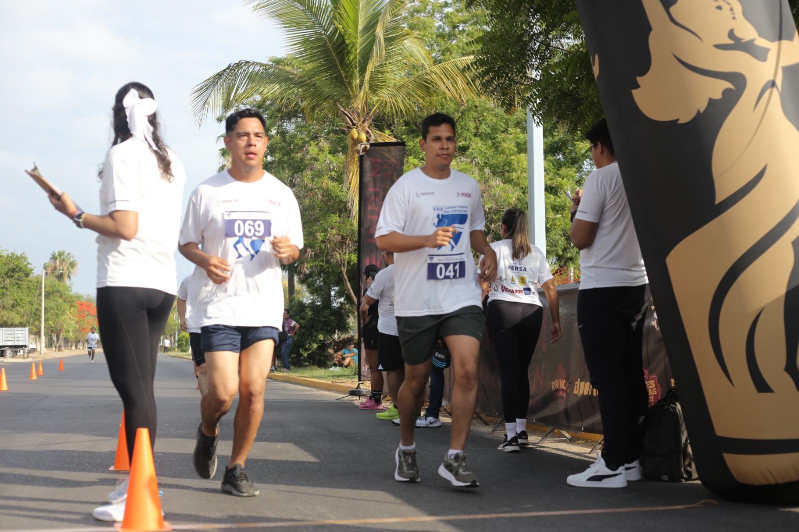 $!Celebran medios de comunicación con pedestre Día de la Libertad de Expresión, en Mazatlán