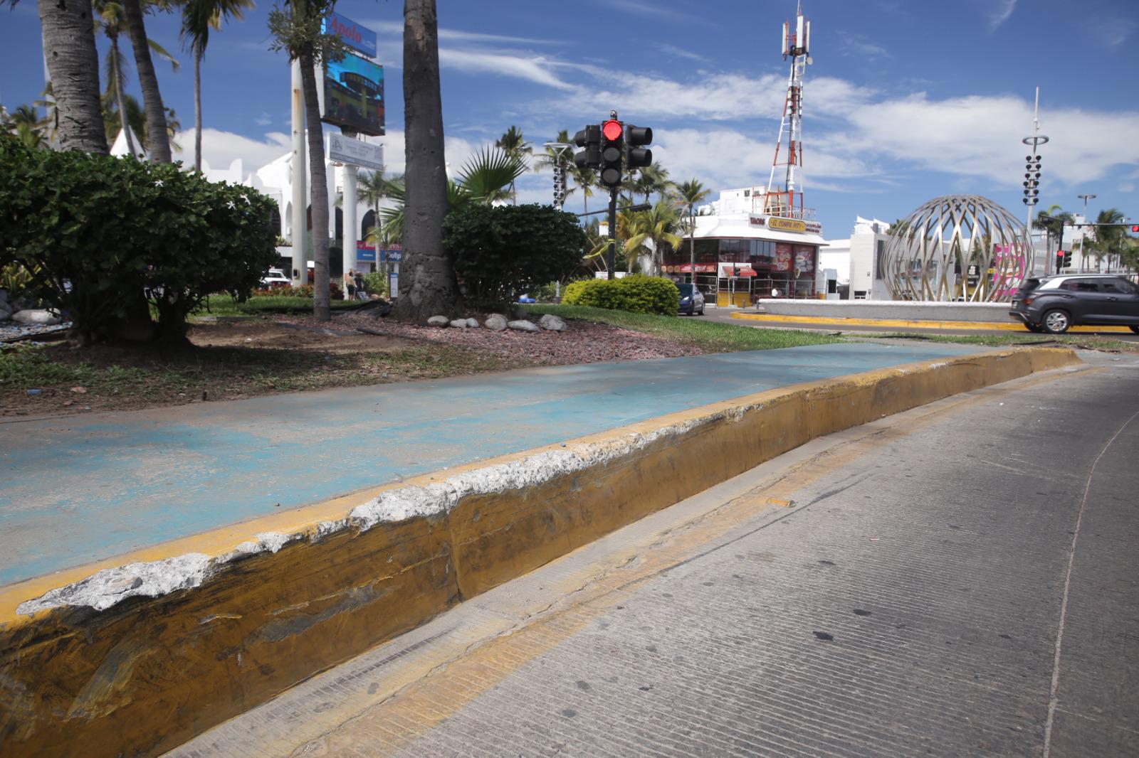 $!Muestra glorieta ‘La Perla del Pacífico’ huellas del accidente automovilístico del fin de semana, en Mazatlán