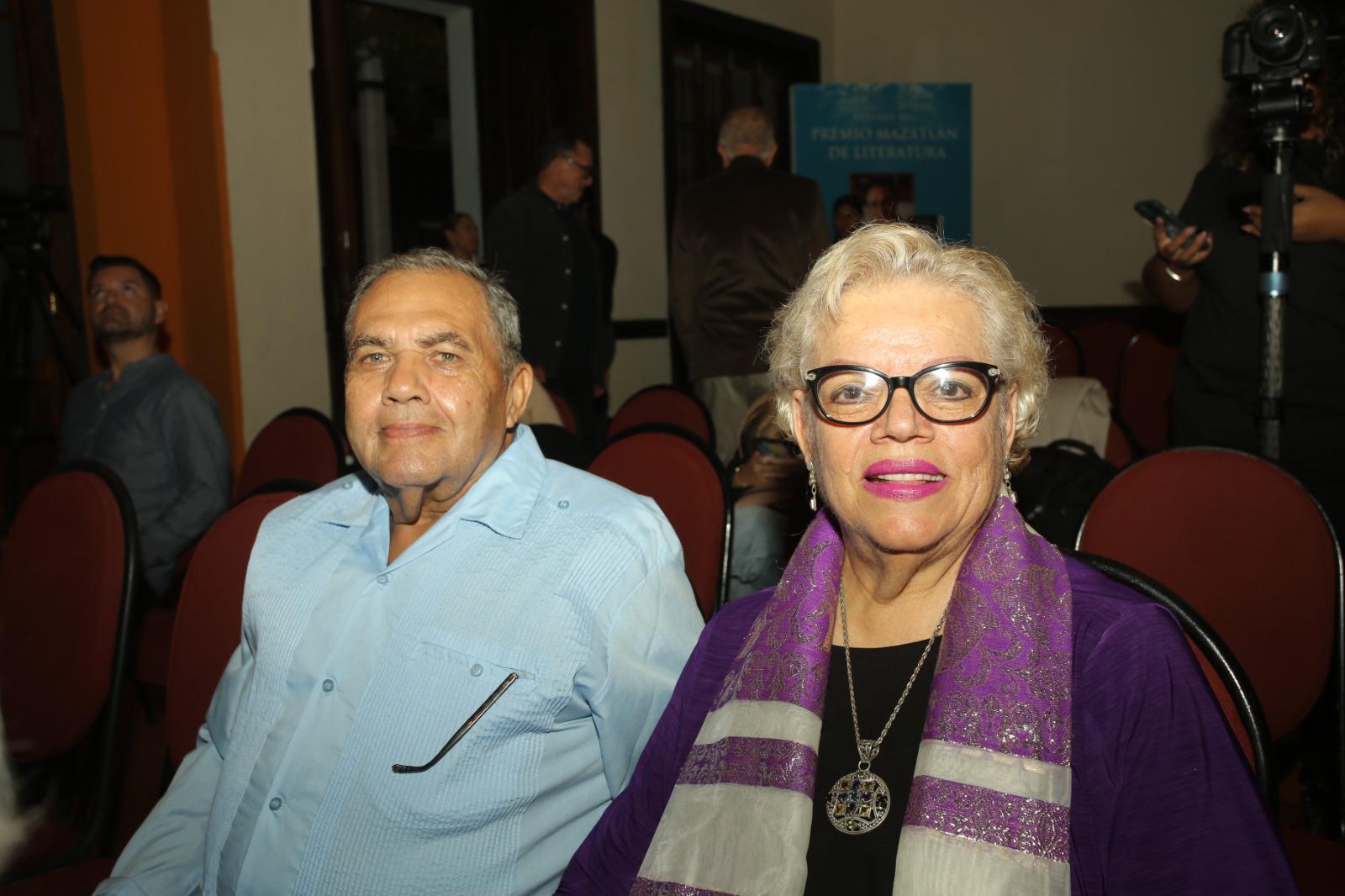 $!Filiberto Cañedo y Julieta Montero.