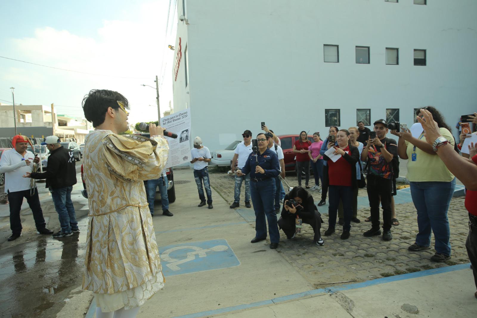 $!Bolcheviques reviven polémica de Miss Universo para la Quema del Mal Humor del Carnaval de Mazatlán