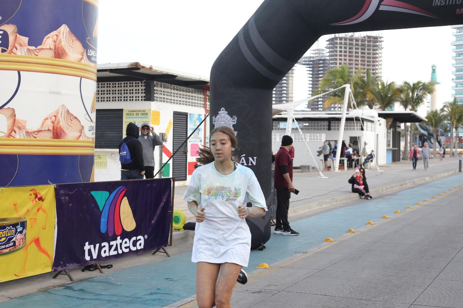 $!Mil 500 participantes viven una fiesta en la Carrera Píntate 5K Mazatún