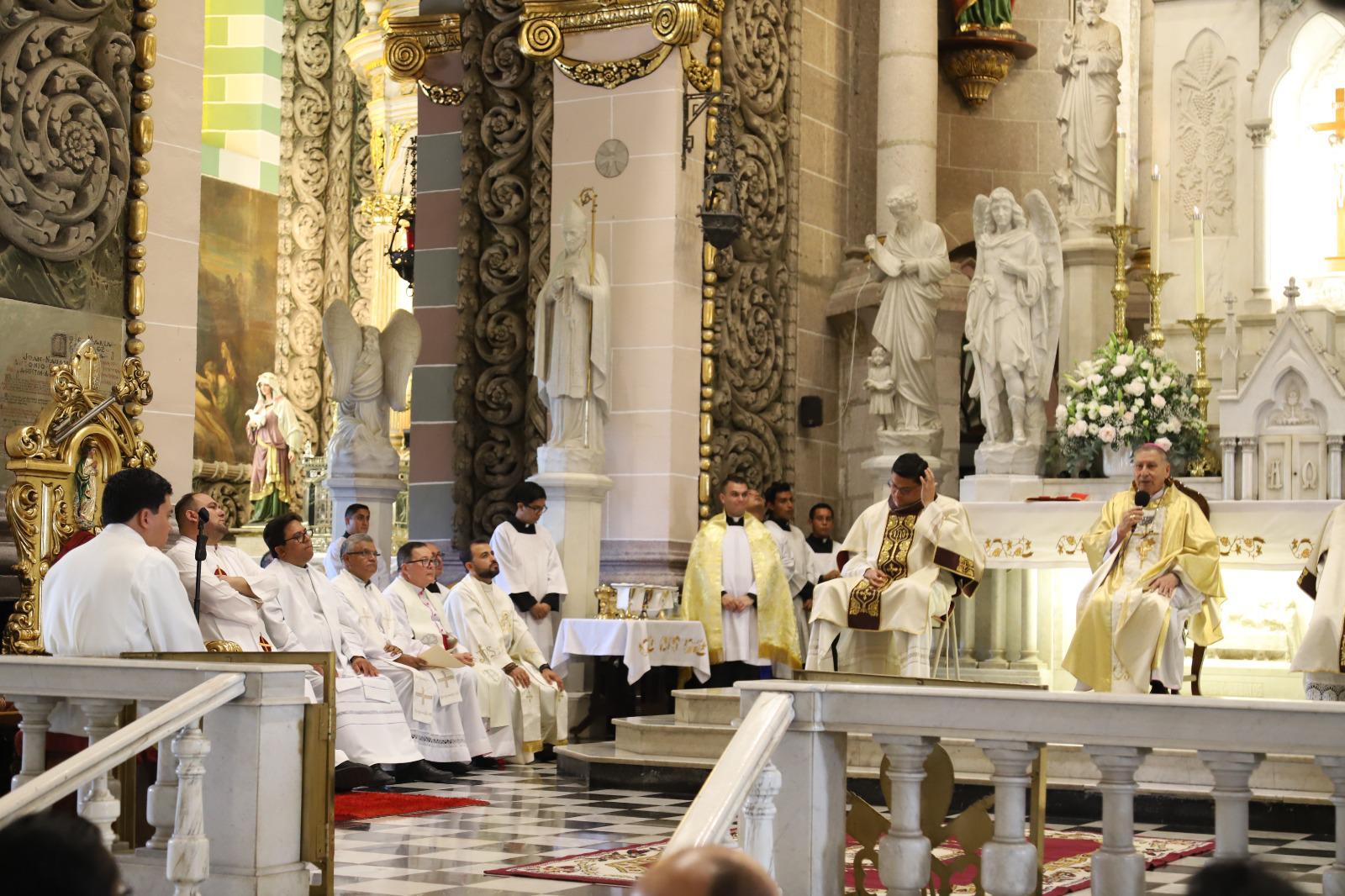 $!Ordenan diácono a Germán Ildefonso durante el 67 aniversario de la Diócesis de Mazatlán