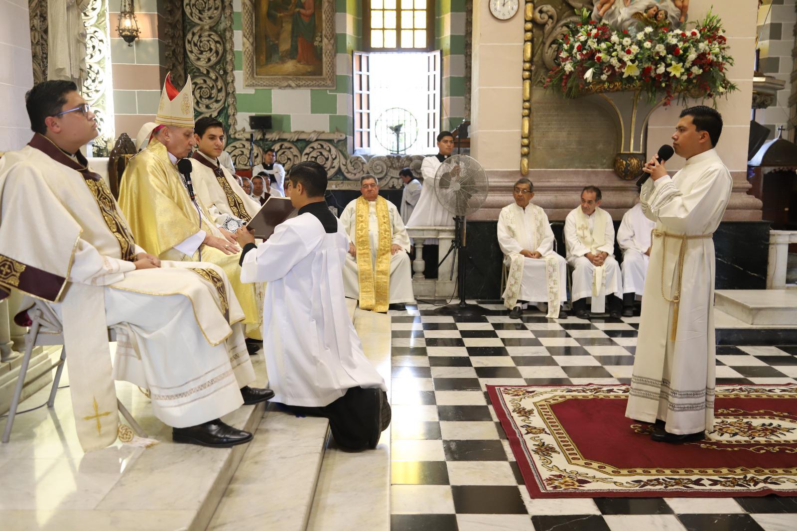 $!Ordenan diácono a Germán Ildefonso durante el 67 aniversario de la Diócesis de Mazatlán