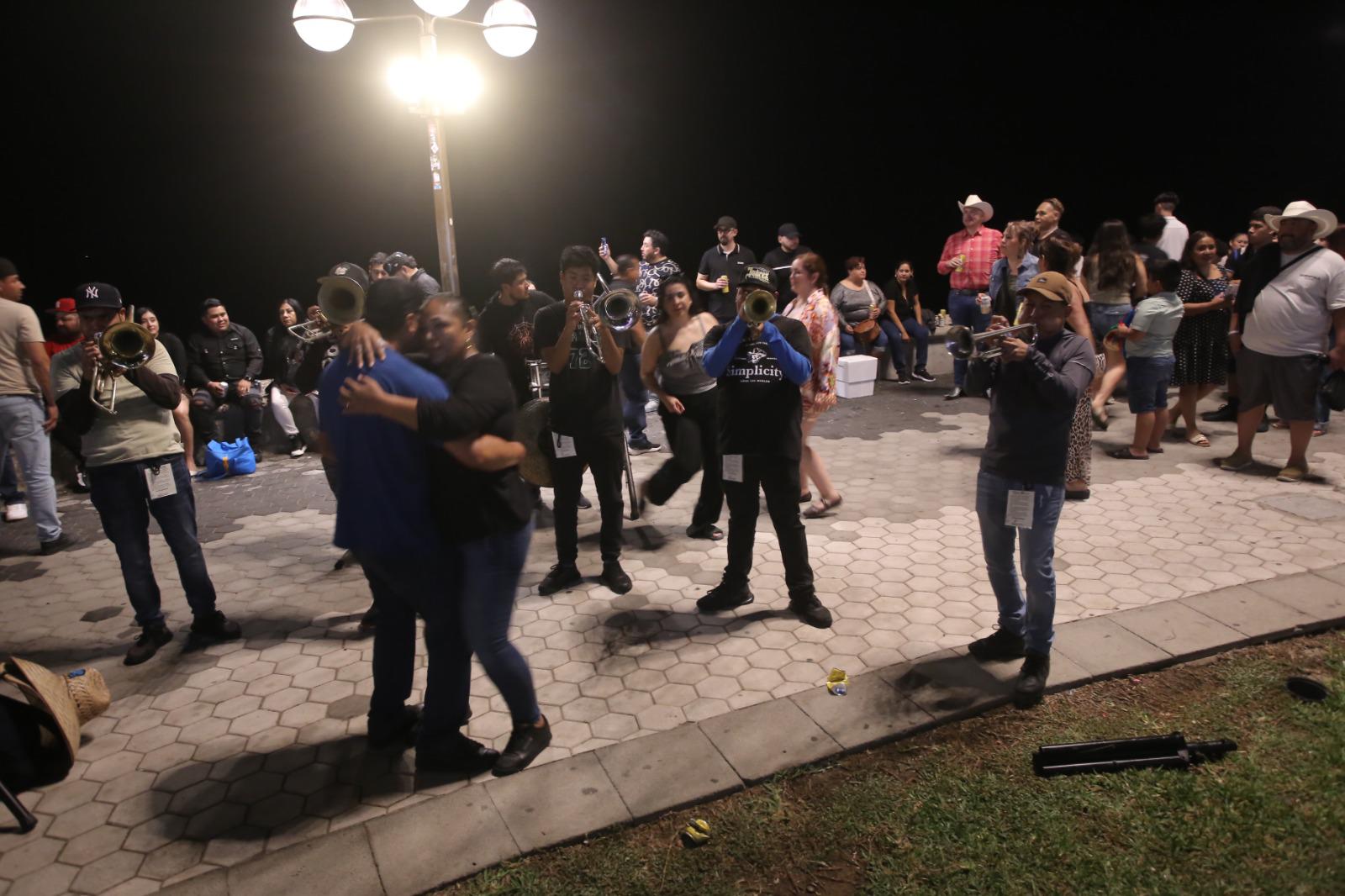 $!Viven Olas Altas y Machado una primera noche muy tranquila de Carnaval 2026