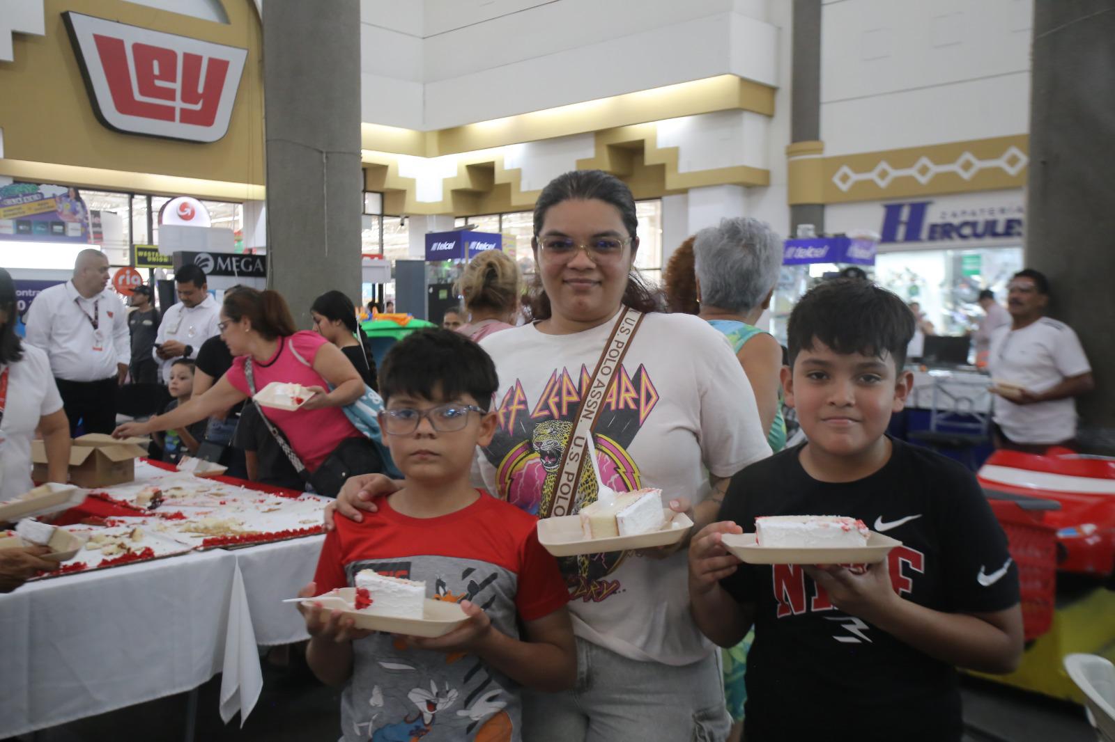 $!Casa Ley celebra 72 años con sus clientes en Mazatlán