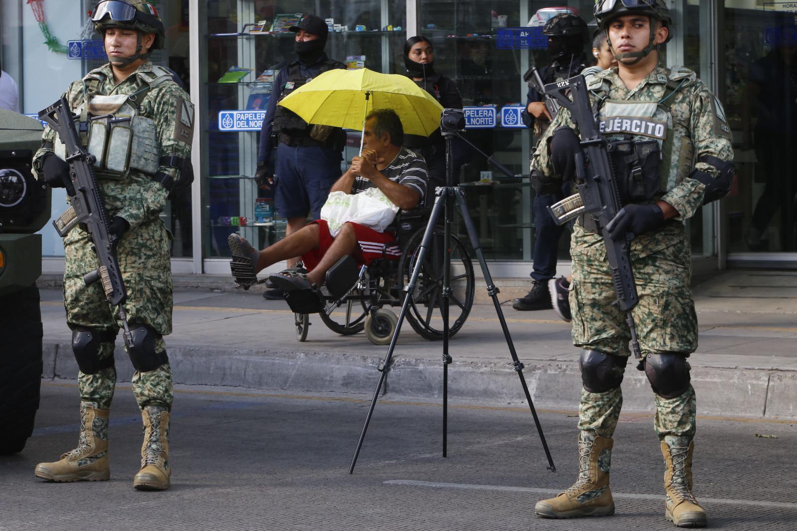 $!Participan casi 4 mil personas en el desfile del 20 de Noviembre en Culiacán