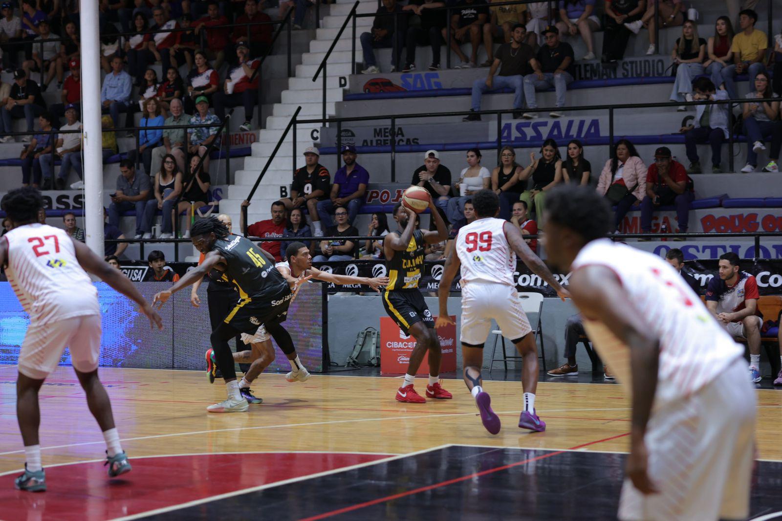 $!Caballeros se derrumba en el segundo cuarto y pierde ante Ostioneros en Guaymas