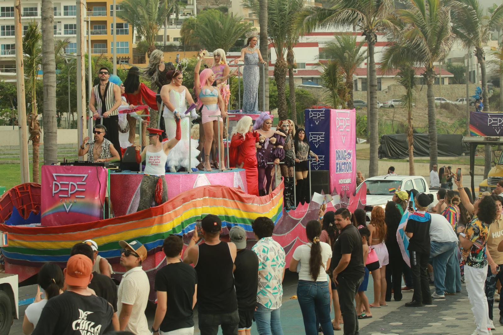 $!Marcha del Orgullo pinta de colores el Malecón de Mazatlán por la igualdad y la diversidad