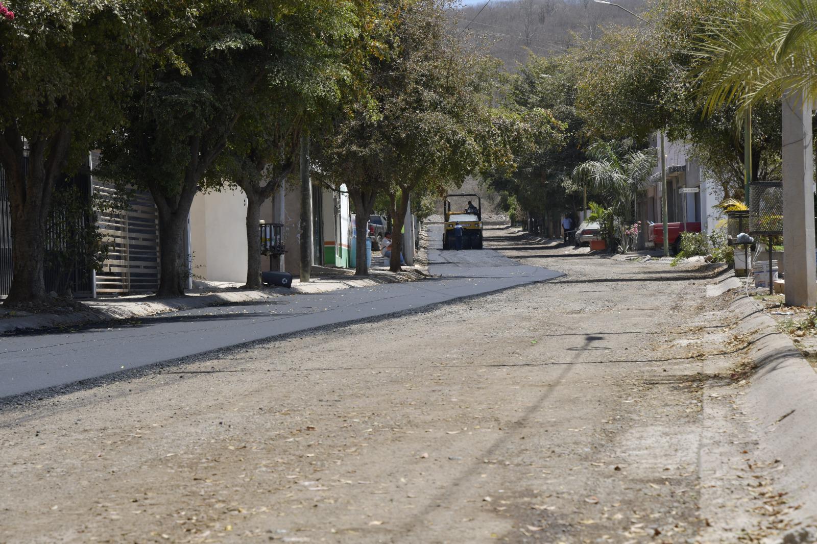 $!Reencarpetan calles del sector norte en Culiacán