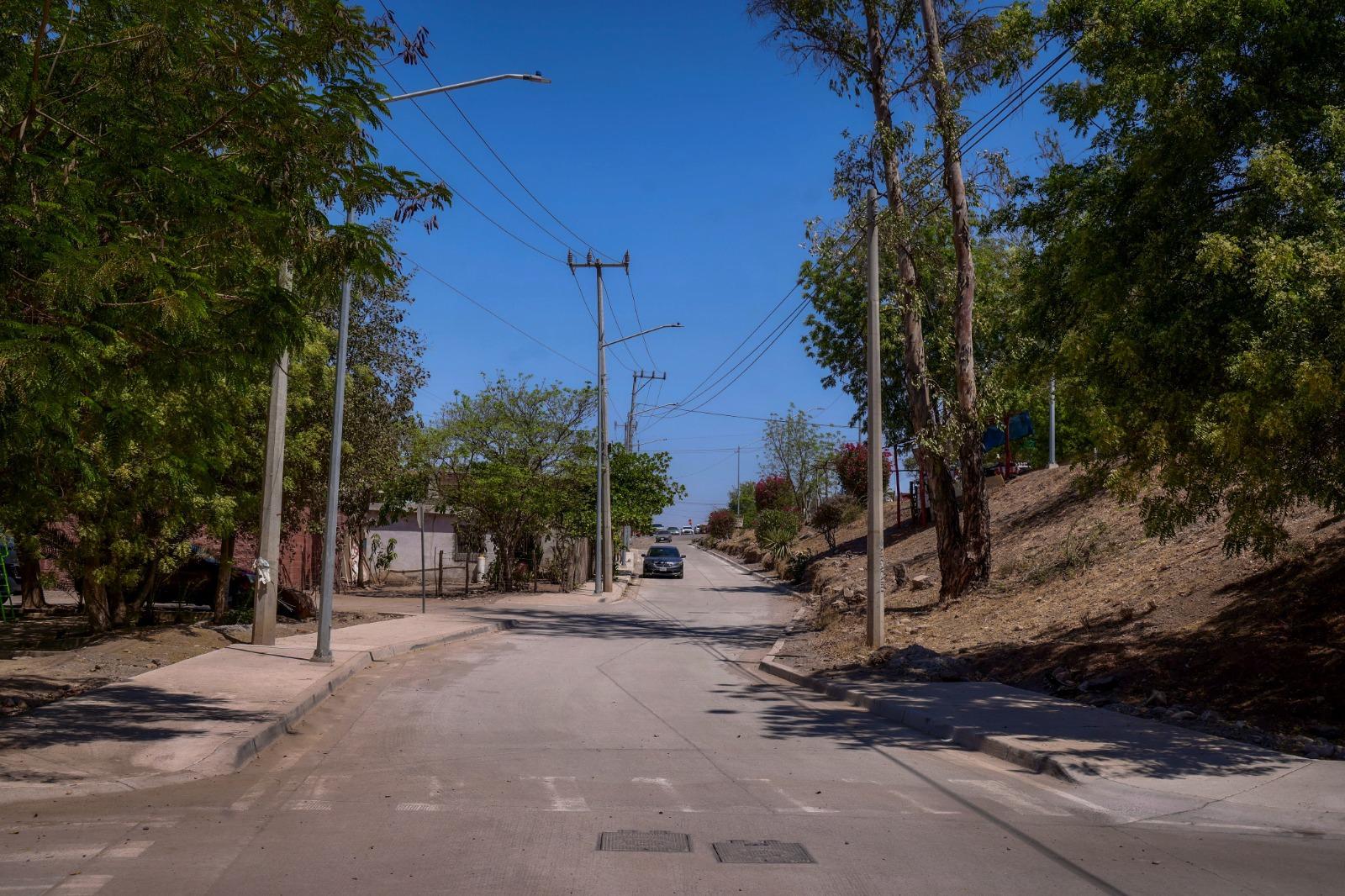 $!Entregan calles pavimentadas y electrificación a ciudadanos de El Salado