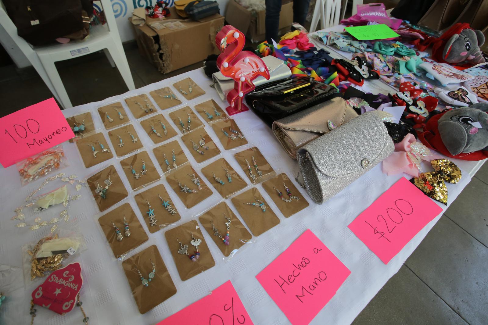 $!Apoyan a Orfanatorio Mazatlán y Asilo de Ancianos con donación de bisutería; sólo este sábado habrá bazar