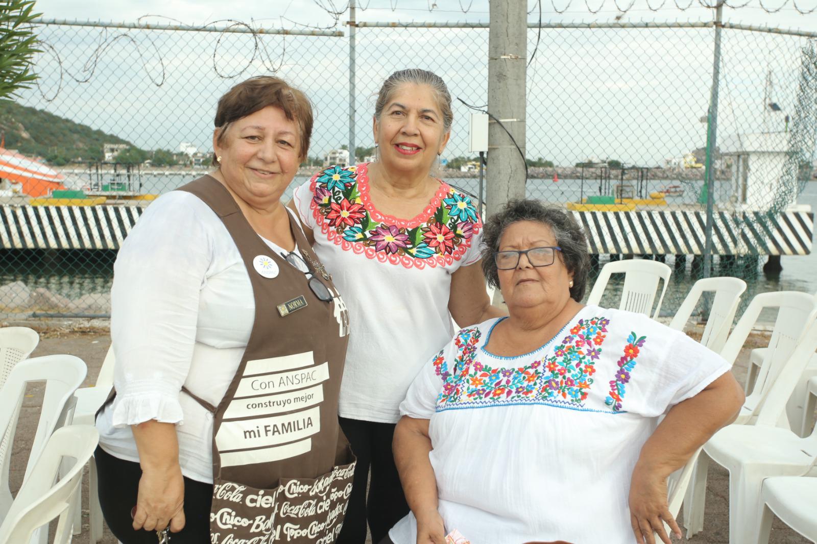 $!Norma López, Martha Barrón y Luz del Carmen Gil.