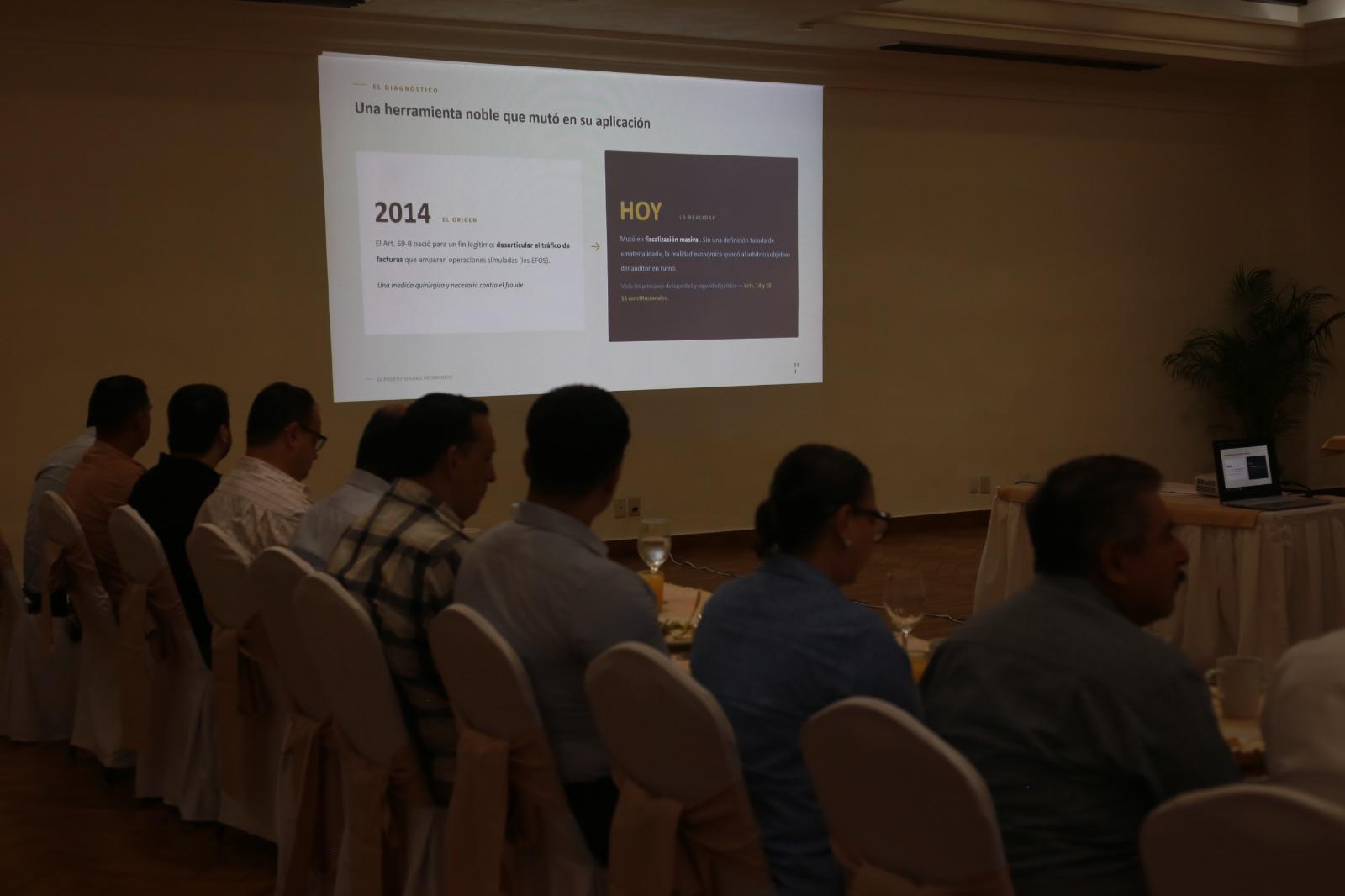 $!Reconocen a contadores de Mazatlán con premio nacional