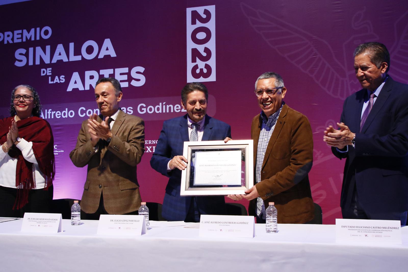 $!Eligio López Portillo hace entrega del premio a Ito Contreras.