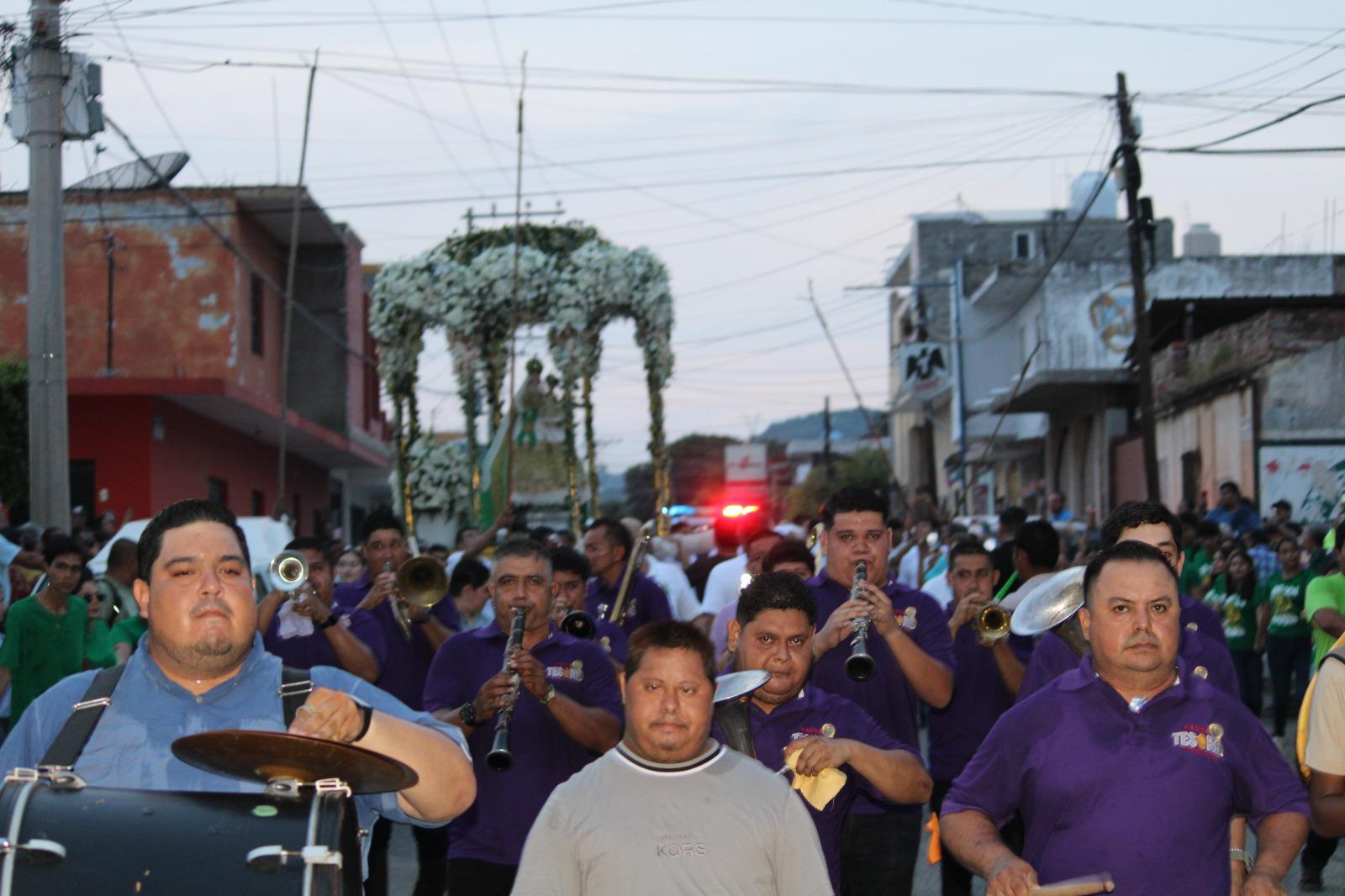 $!Intenso calor aviva fervor en feligreses durante la edición 294 de la solemnidad de la Virgen del Rosario