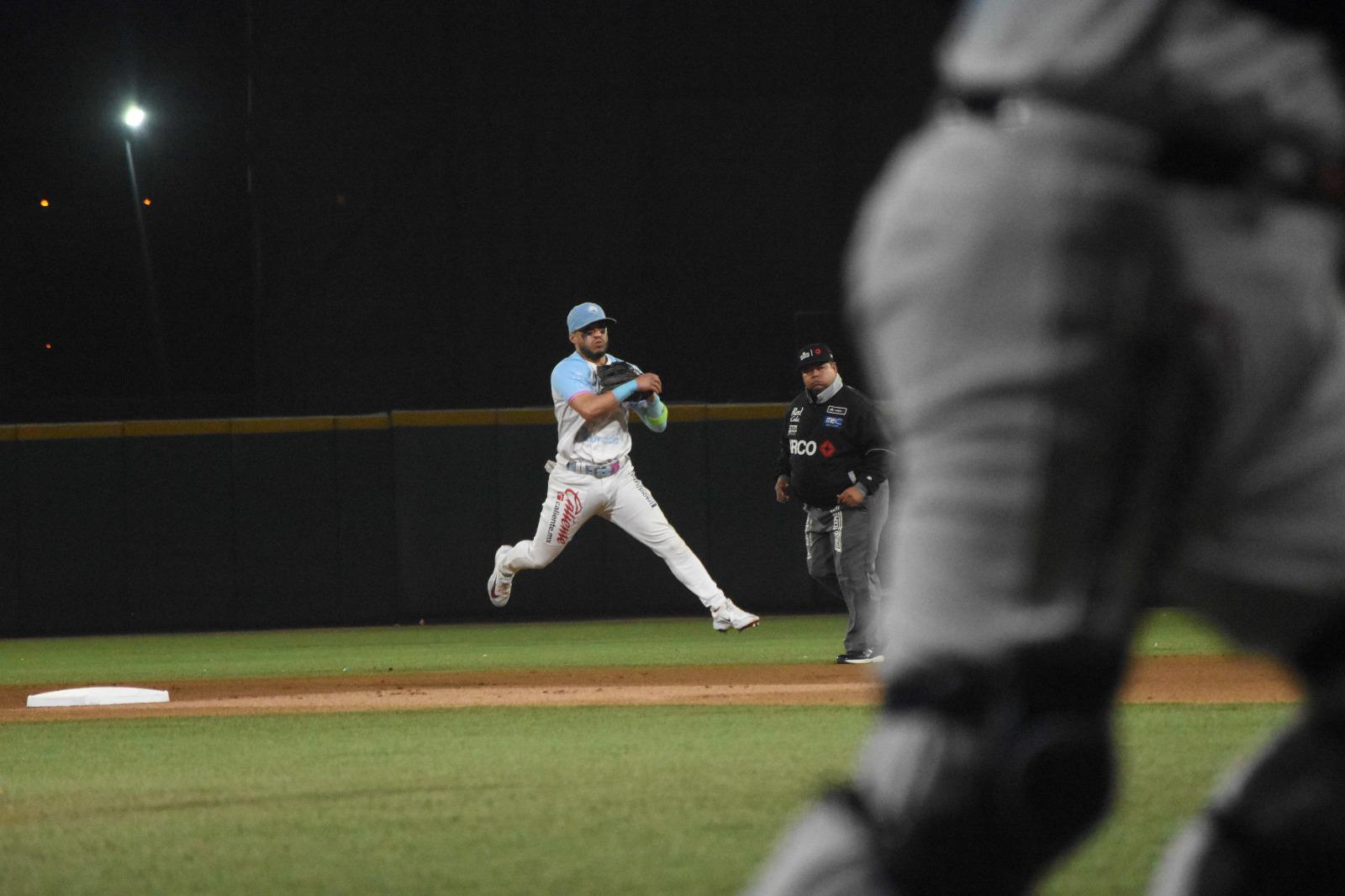 $!Águilas de Mexicali logra la proeza y se instala en las semifinales