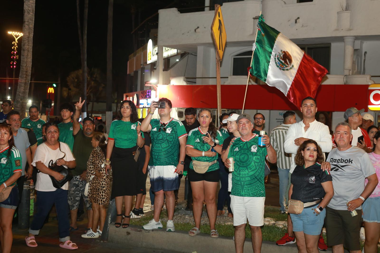 $!Retumba el ‘Cielito Lindo’ en las Letras de Mazatlán con el triunfo México ante Ecuador