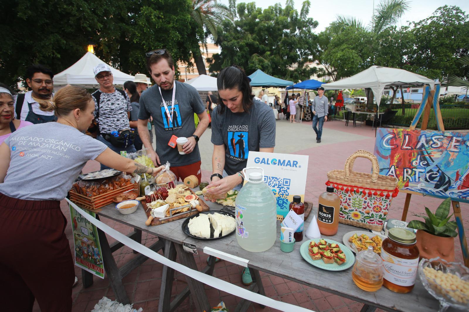 $!Se instala de nuevo el Mercado Orgánico en la plazuela Zaragoza en Mazatlán