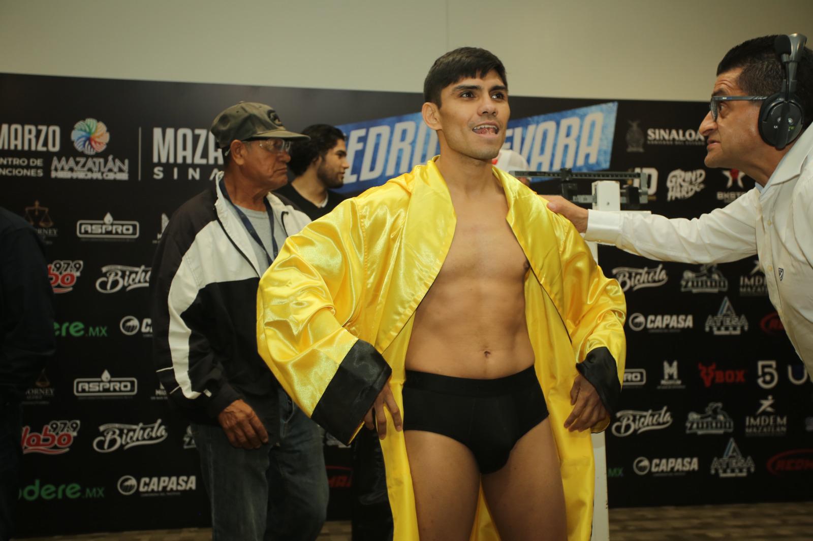 $!Cumplen pugilistas con el peso para velada de este viernes en Mazatlán