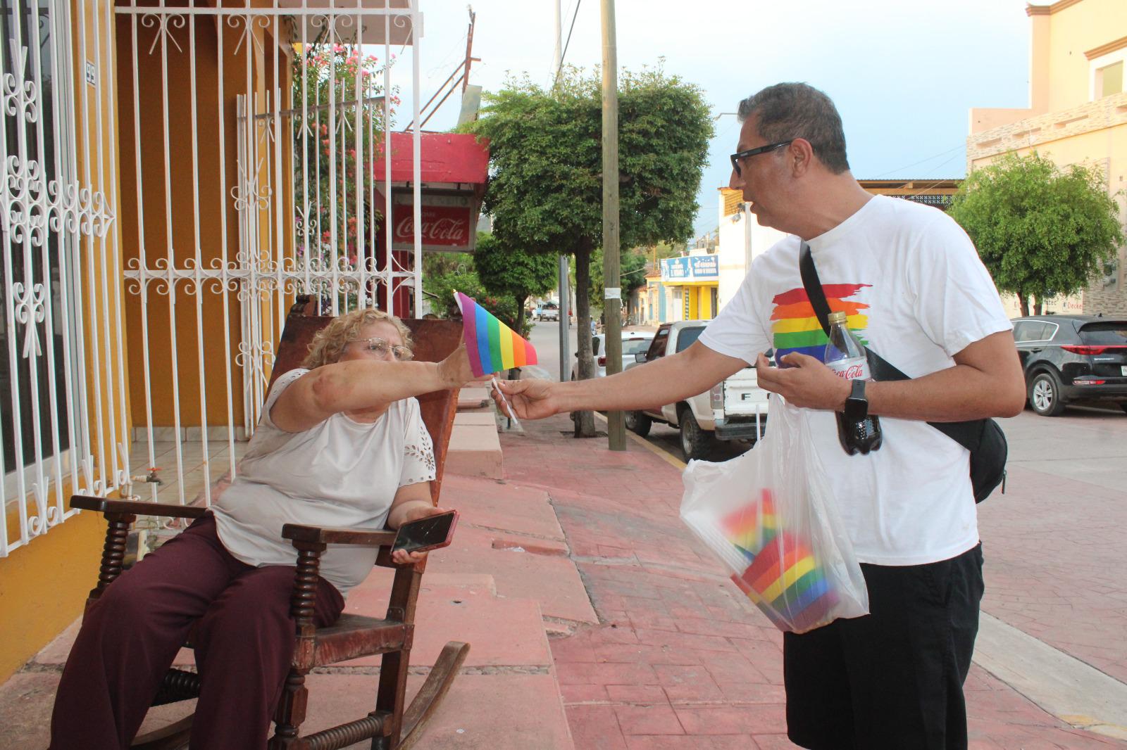 $!Moisés busca crear conciencia durante marcha del Orgullo LGBT+ en Rosario