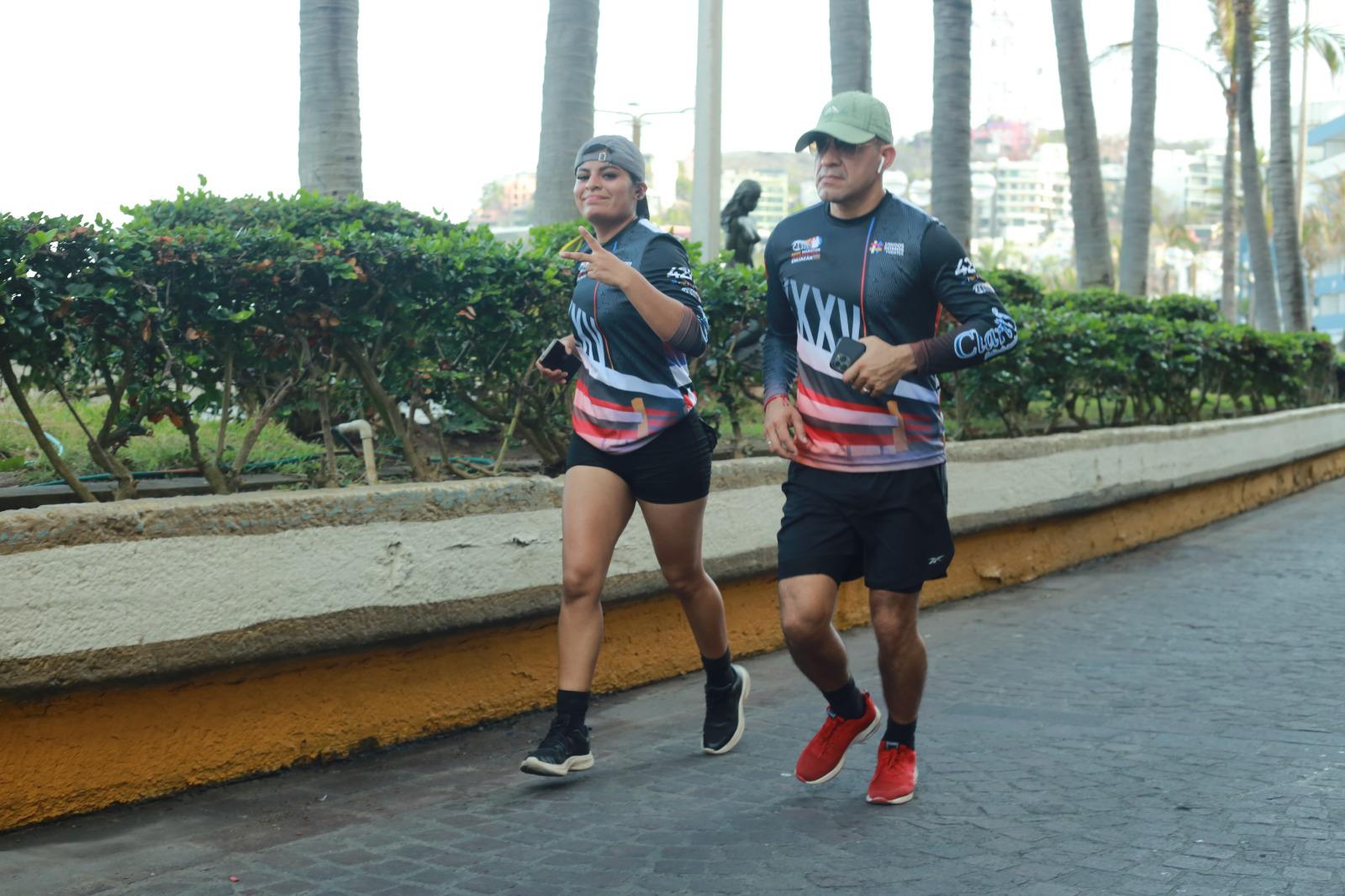 $!Jesús y Norma Labrador imponen su ley en la Carrera Roja 2026 en Mazatlán