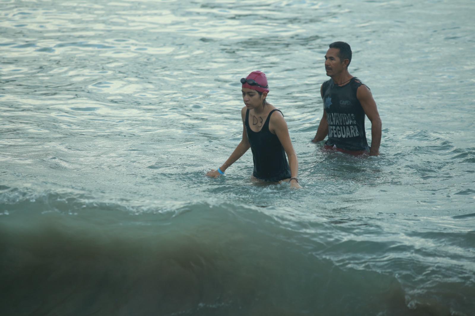 $!Tritones se dan cita en Playa Norte para la última Puntuable de nado de 2023