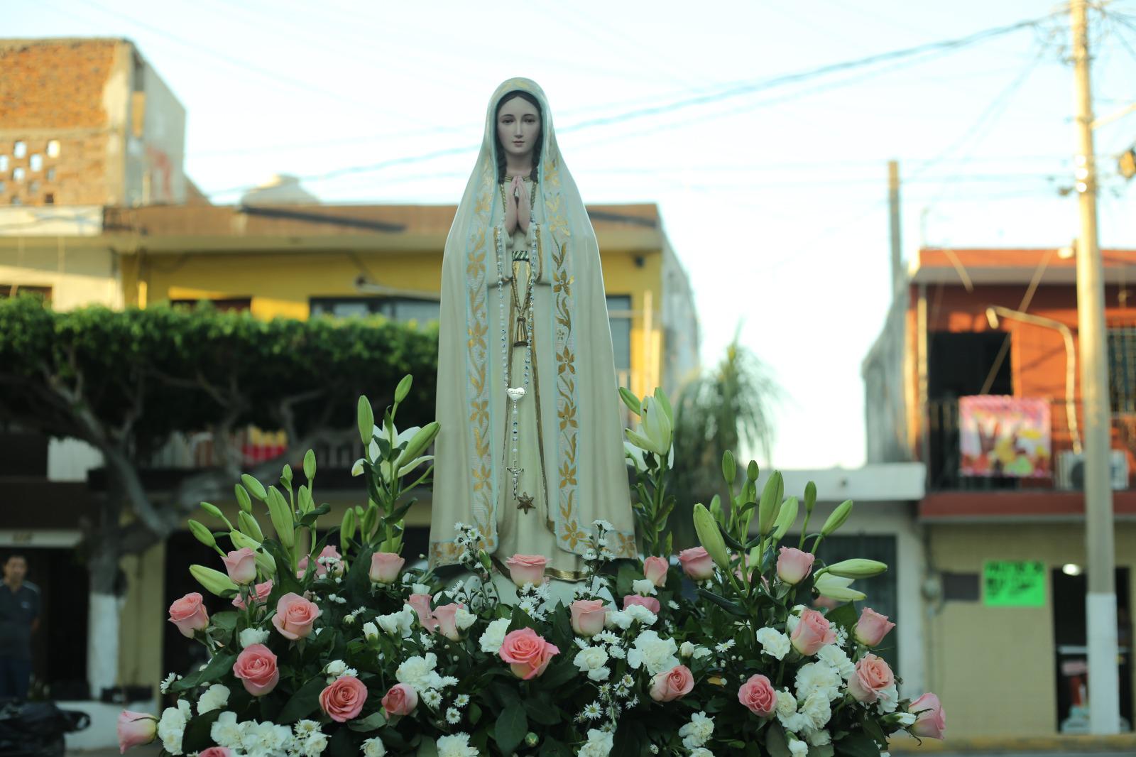 $!Celebran última procesión y rezo del Rosario previo a los festejos de la Virgen de Fátima