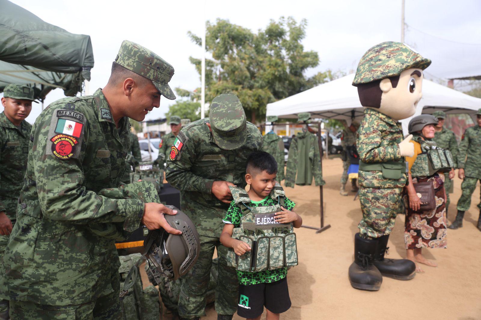 $!Realizan la Gran Feria por la Paz de los Niños en el campo El Chaflán, en Mazatlán