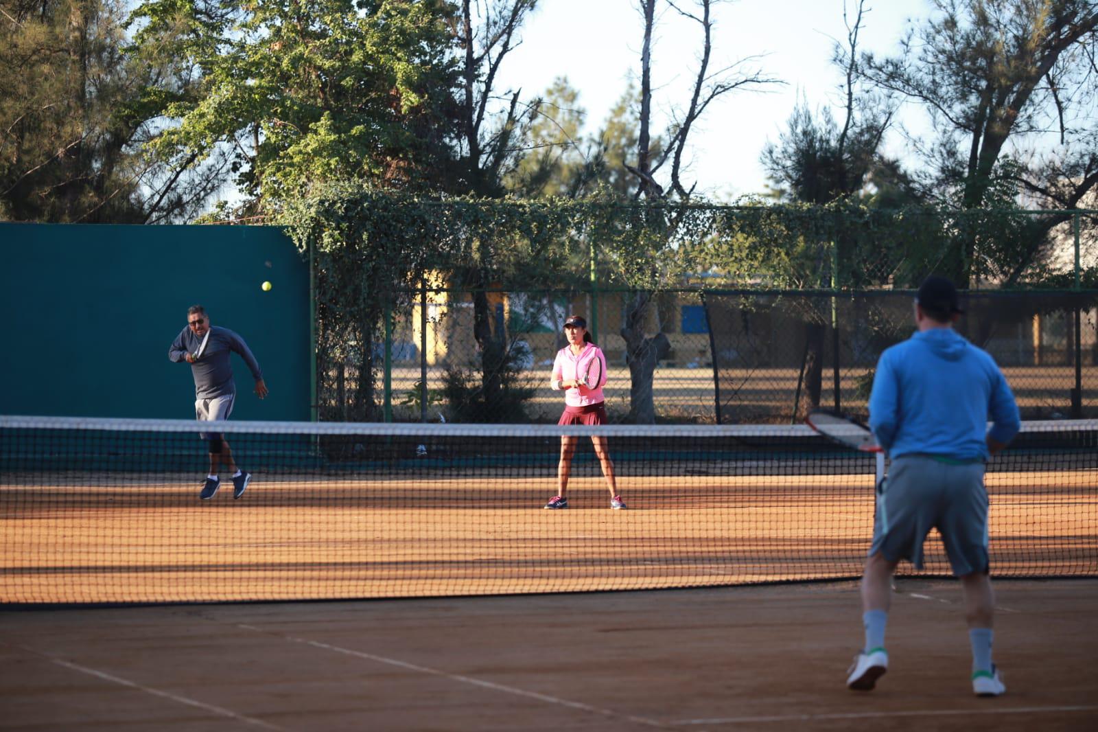 $!Sánchez y Bonilla salen triunfadores en Tenis Carnaval, en Club Muralla