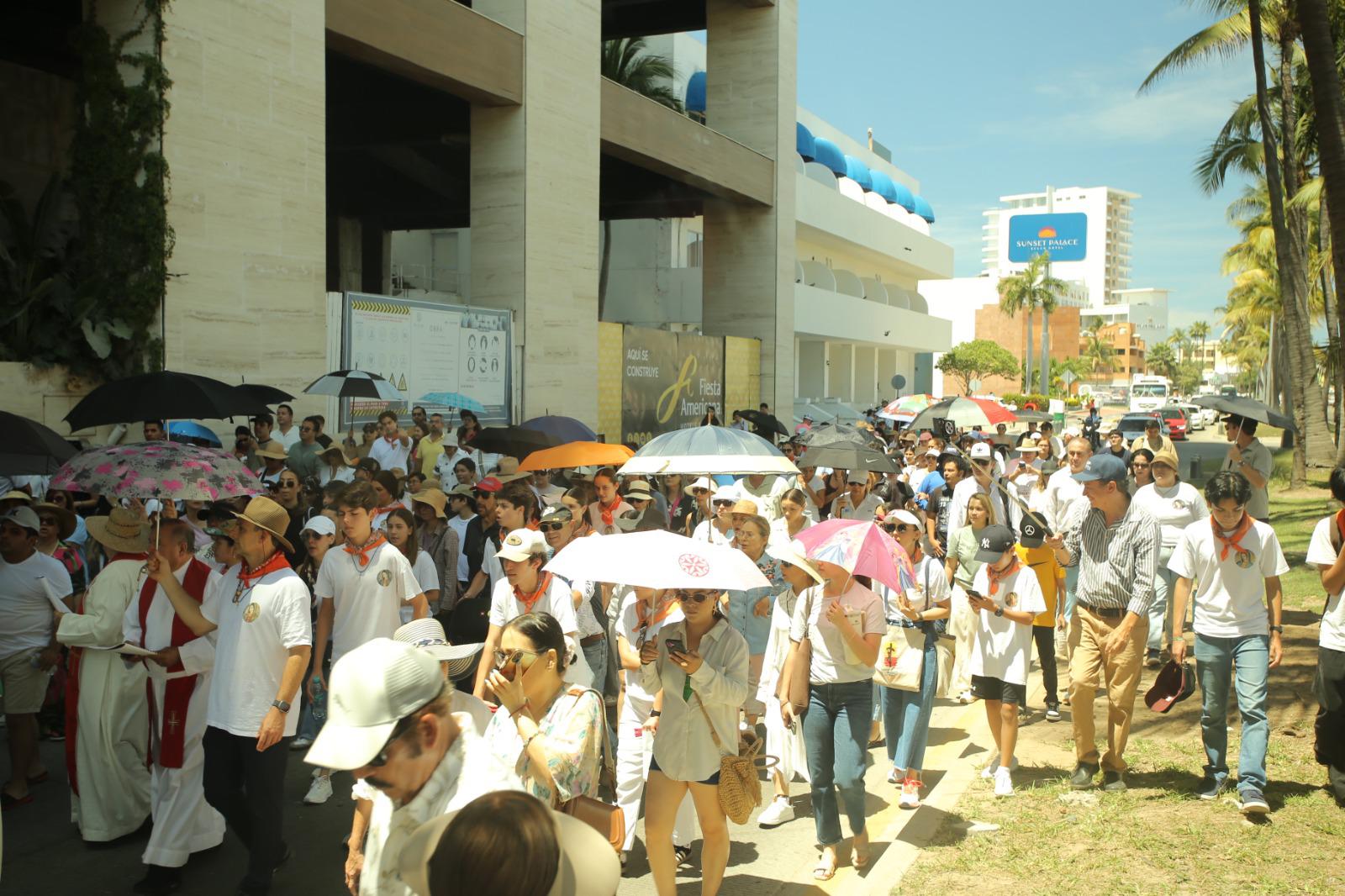$!Viven con pasión fieles de San Judas el tradicional Viacrucis por la playa