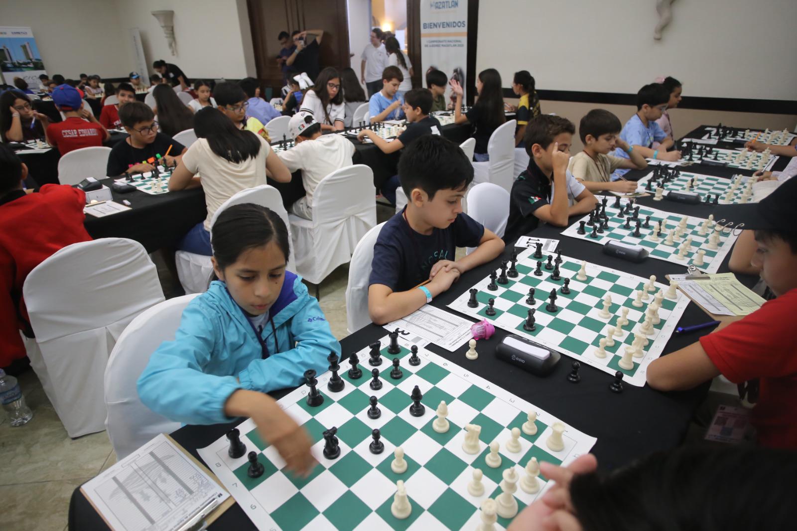 $!Fuerte competencia se vive en Nacional de Ajedrez Mazatlán