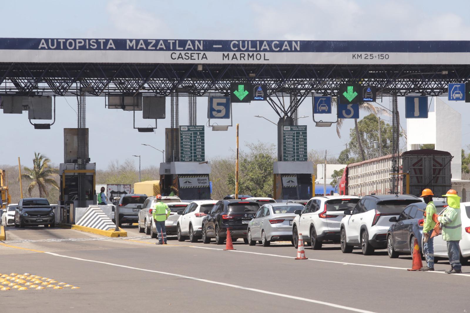 $!Fuerte éxodo vehicular se registra en caseta de peaje de Mármol tras concluir la Semana Santa