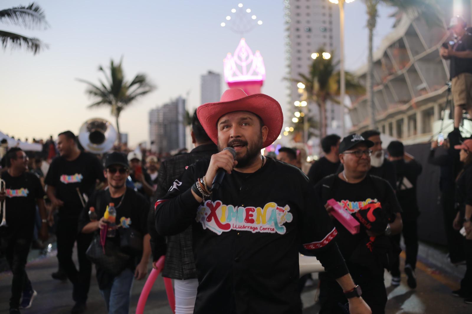 $!A la sombra del atardecer, cierra Mazatlán su Carnaval con un emotivo desfile