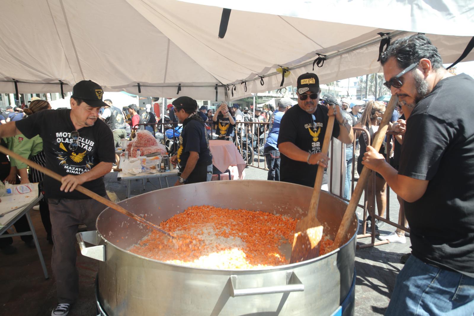 $!Degustan más de 5 mil personas el tradicional marlin al chipotle del Motoclub Olas Altas