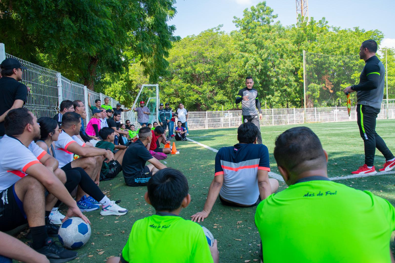 $!Imparte Imdec capacitación para árbitros del Sector Popular de Culiacán