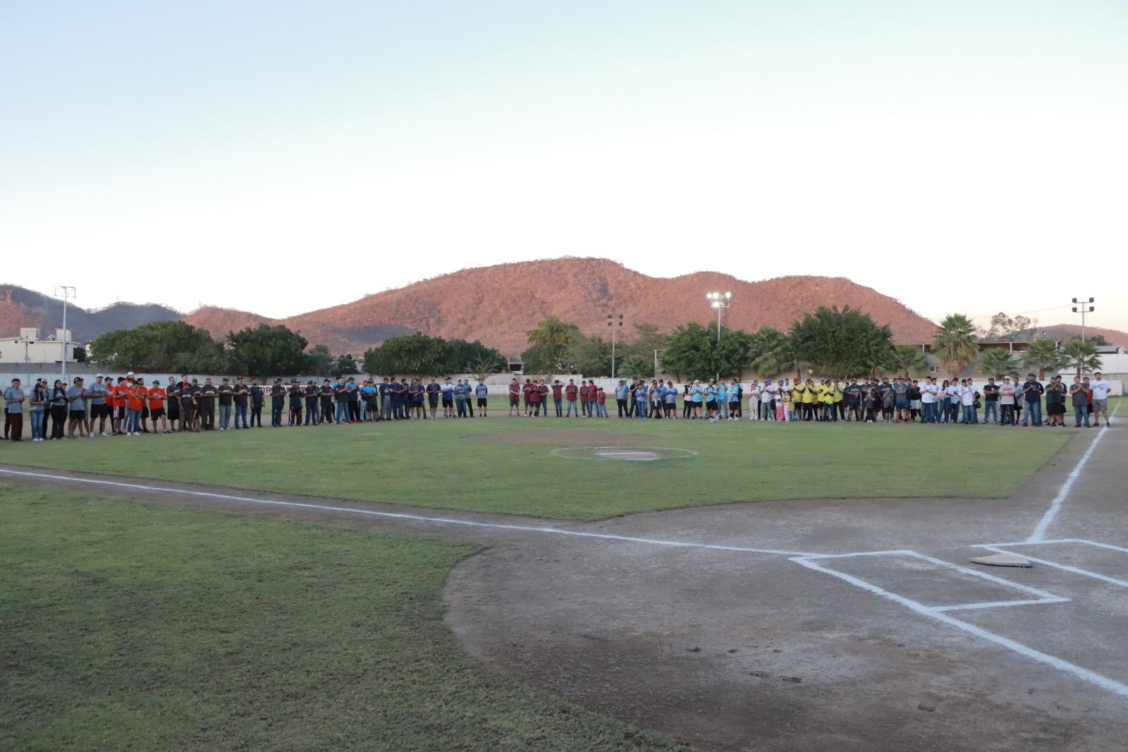 $!Inauguran la liga municipal de softbol varonil en Rosario