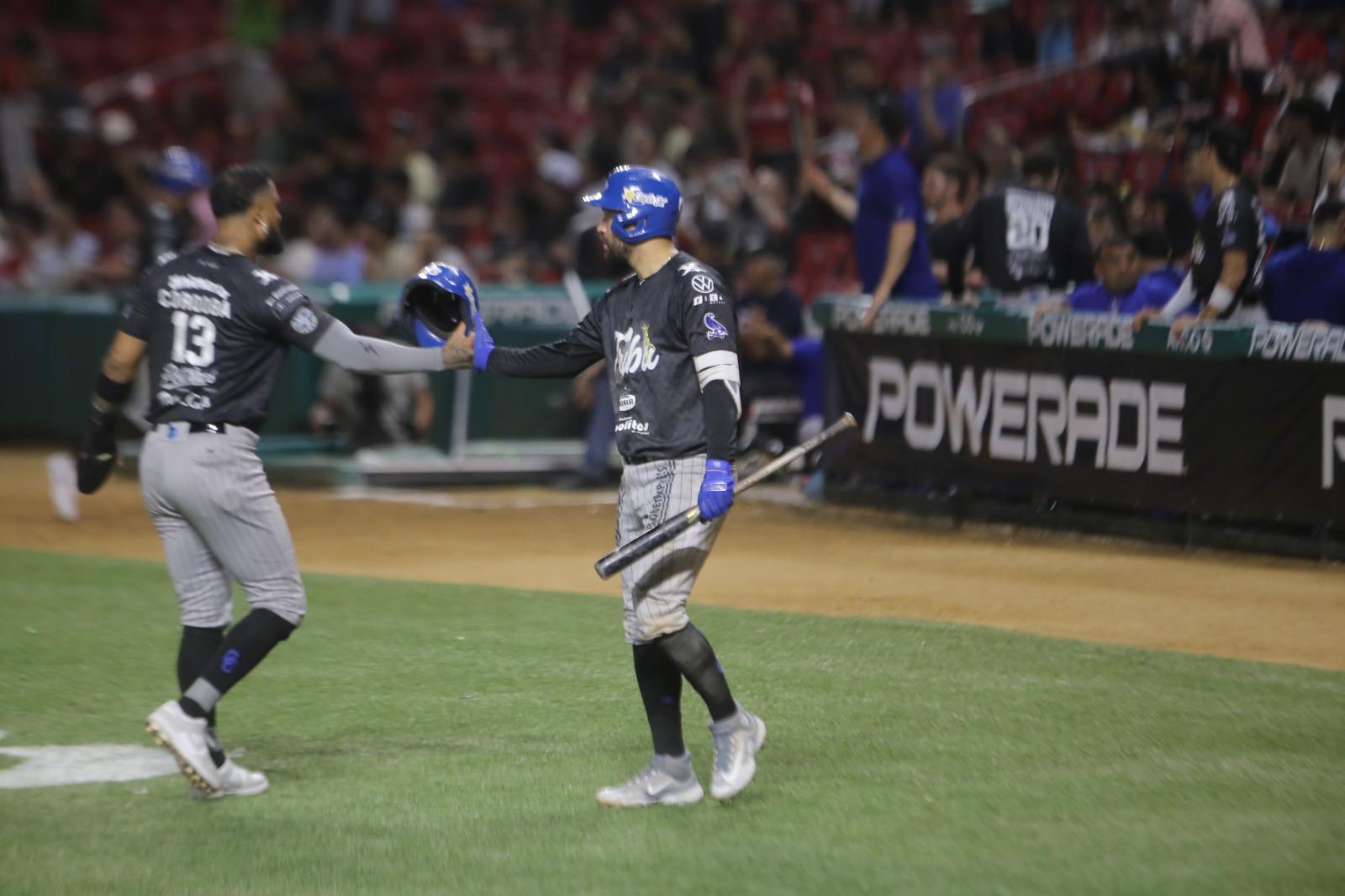 $!Yaquis acaricia liderato general al blanquear a Venados