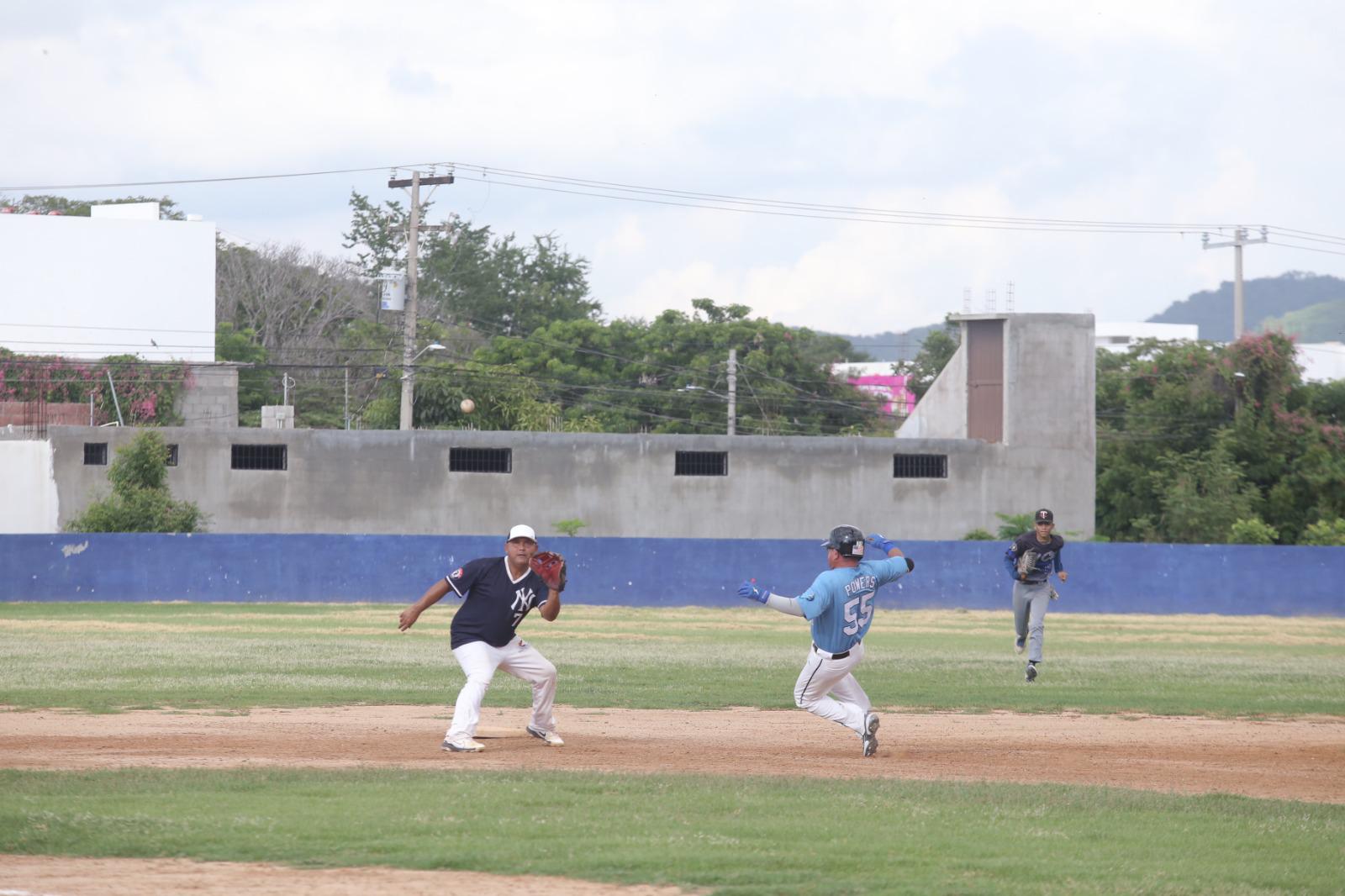 $!Óptica Bemed se instala en semifinales de Liga de Meseros