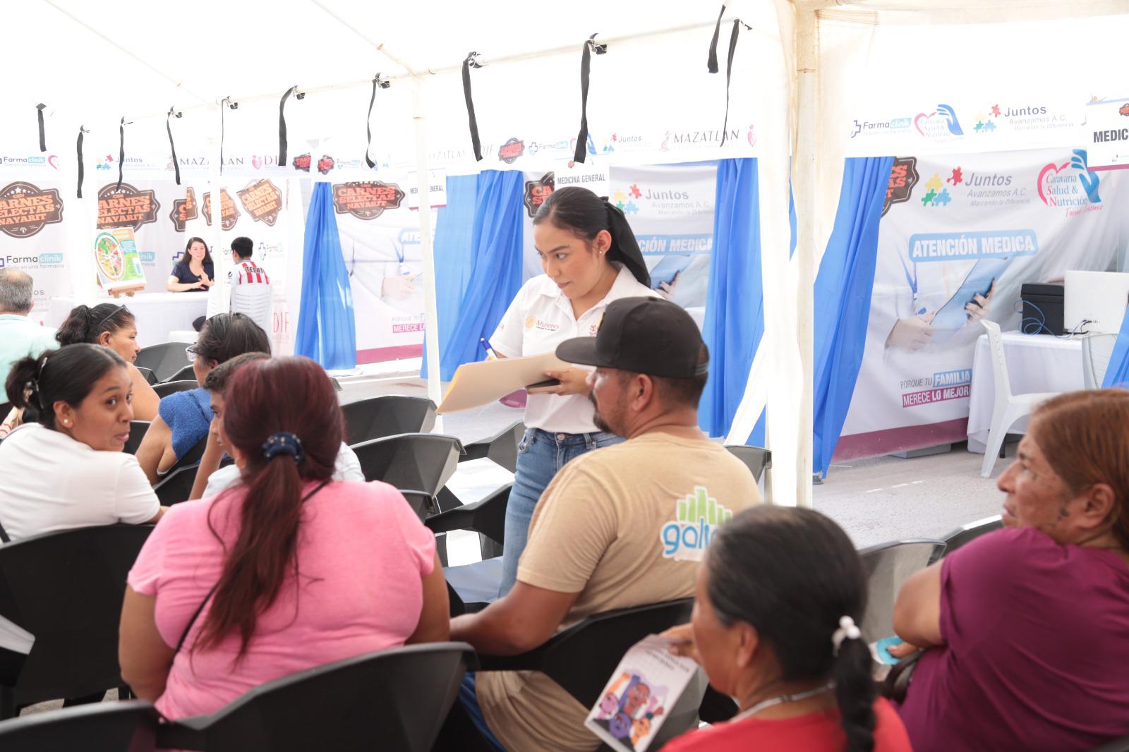 $!Atienden a decenas de familias en la Caravana de Salud y Nutrición en la colonia Benito Juárez