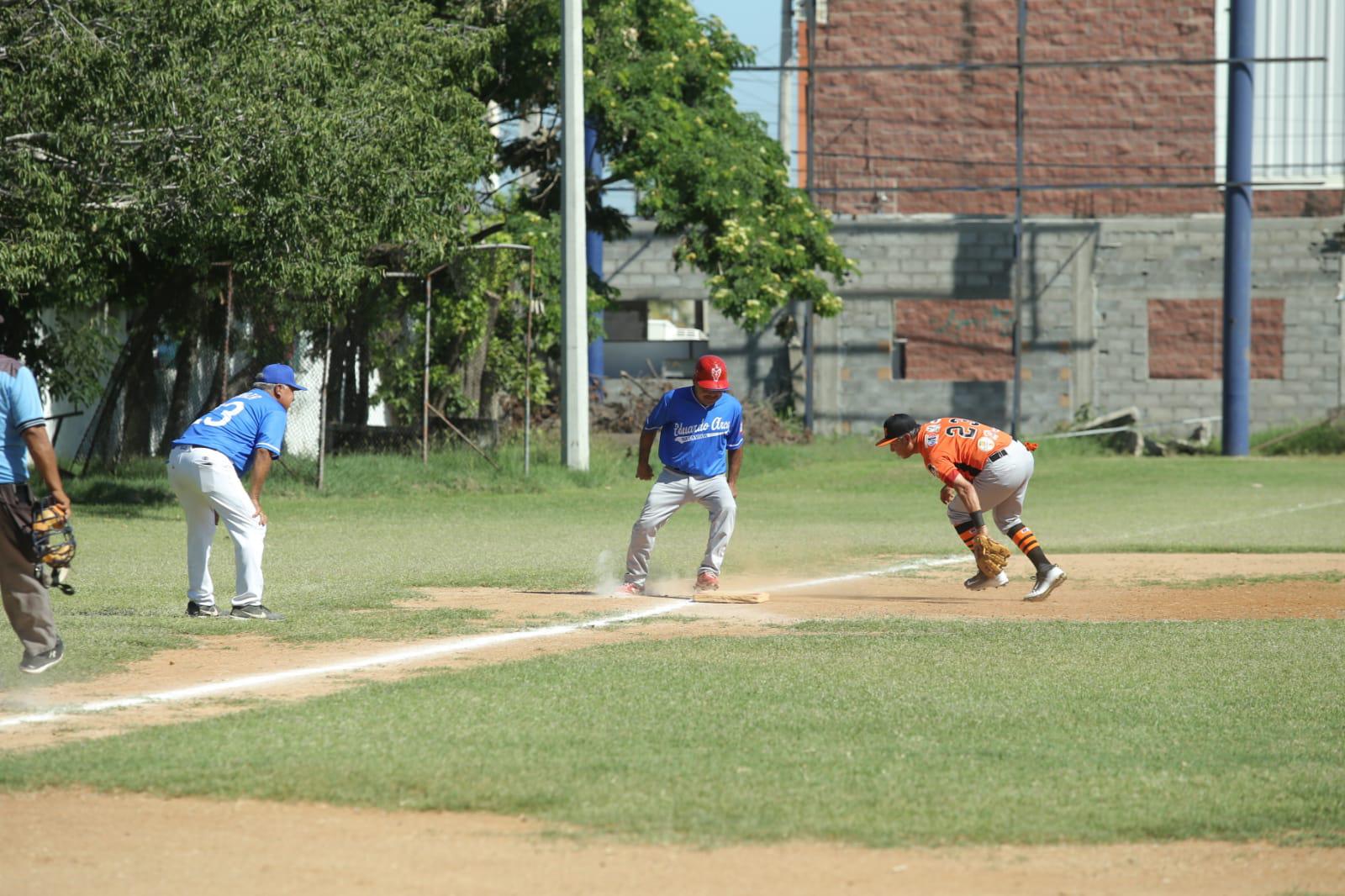 $!Club Muralla comienza con el pie derecho en Nacional de Beisbol 50 años y más
