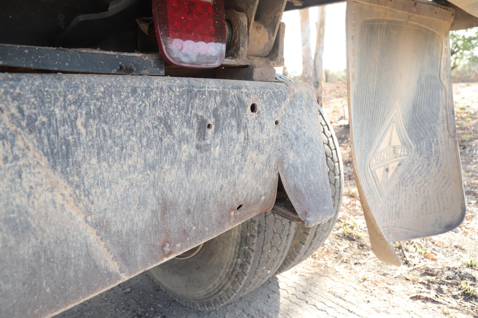 $!Motociclista, grave tras chocar contra camión de volteo en el Venadillo, en Mazatlán