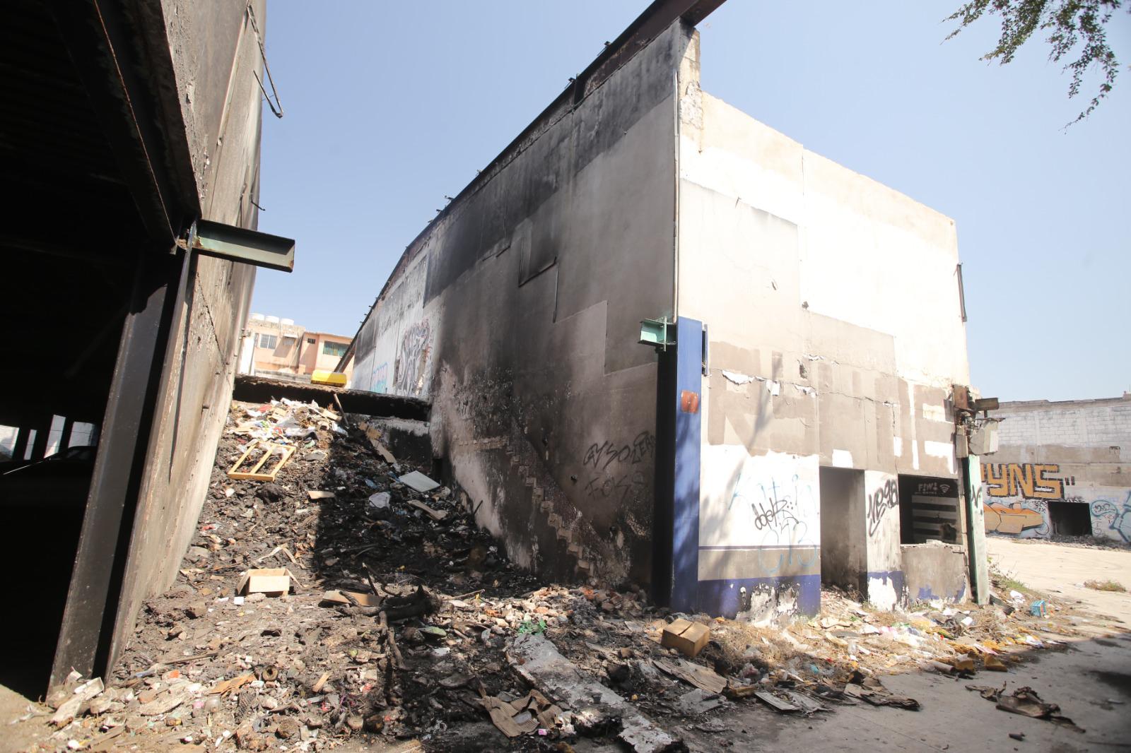 $!Abandono, basura y malos olores se apoderan de las viejas instalaciones de la tienda del ISSSTE