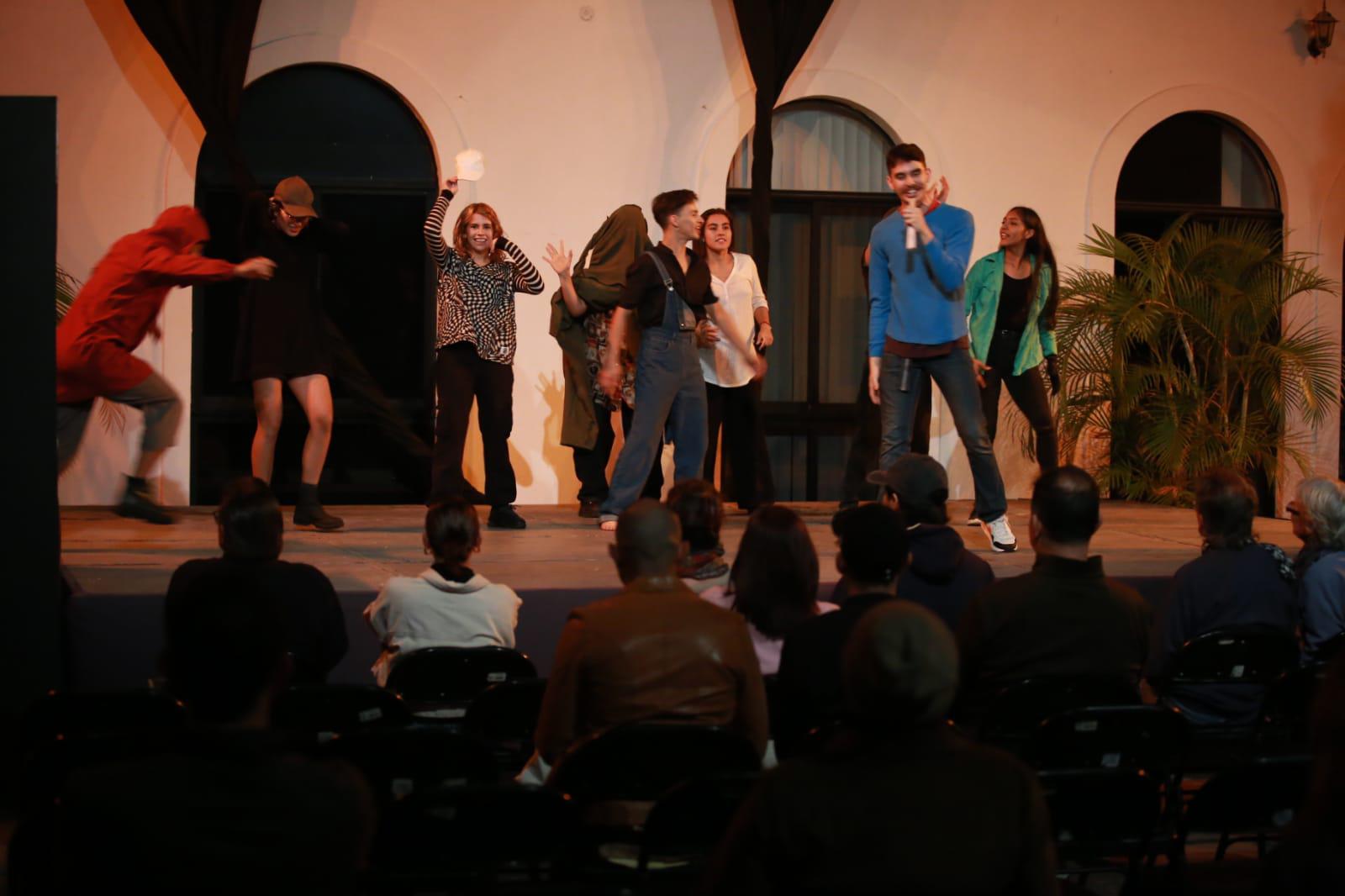 $!Improvisan alumnos de danza su clase abierta de teatro en el Museo de Arte