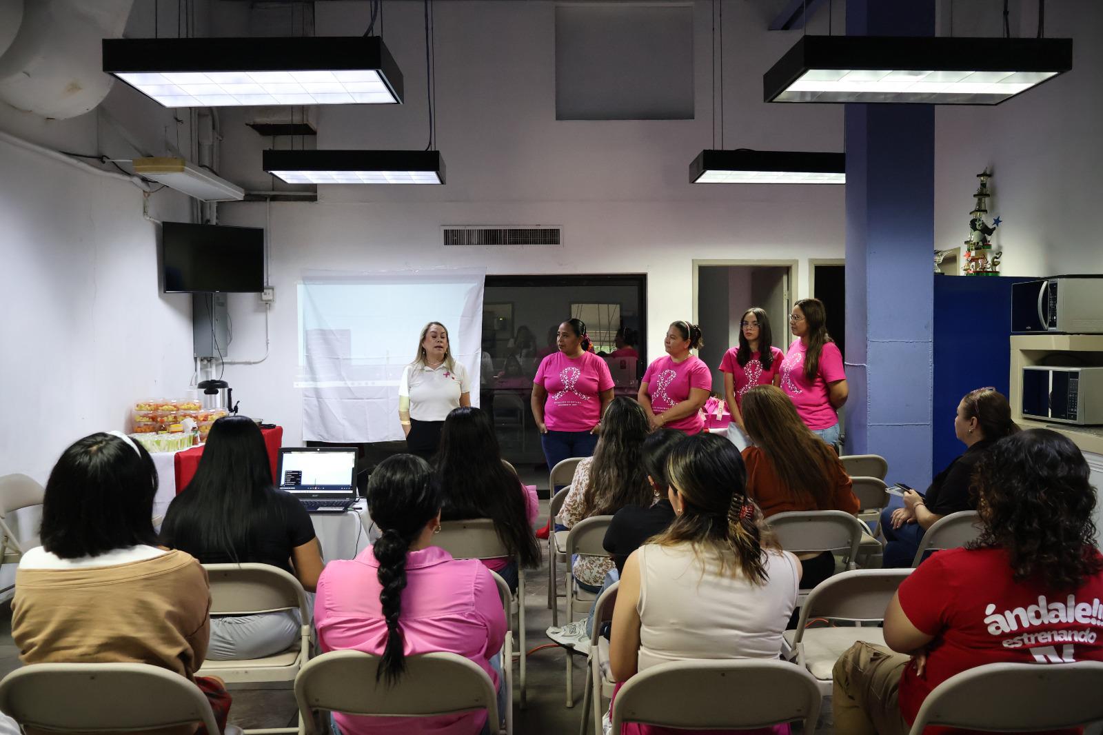 $!Concientizan en Noroeste Mazatlán sobre la importancia de la autoexploración mamaria