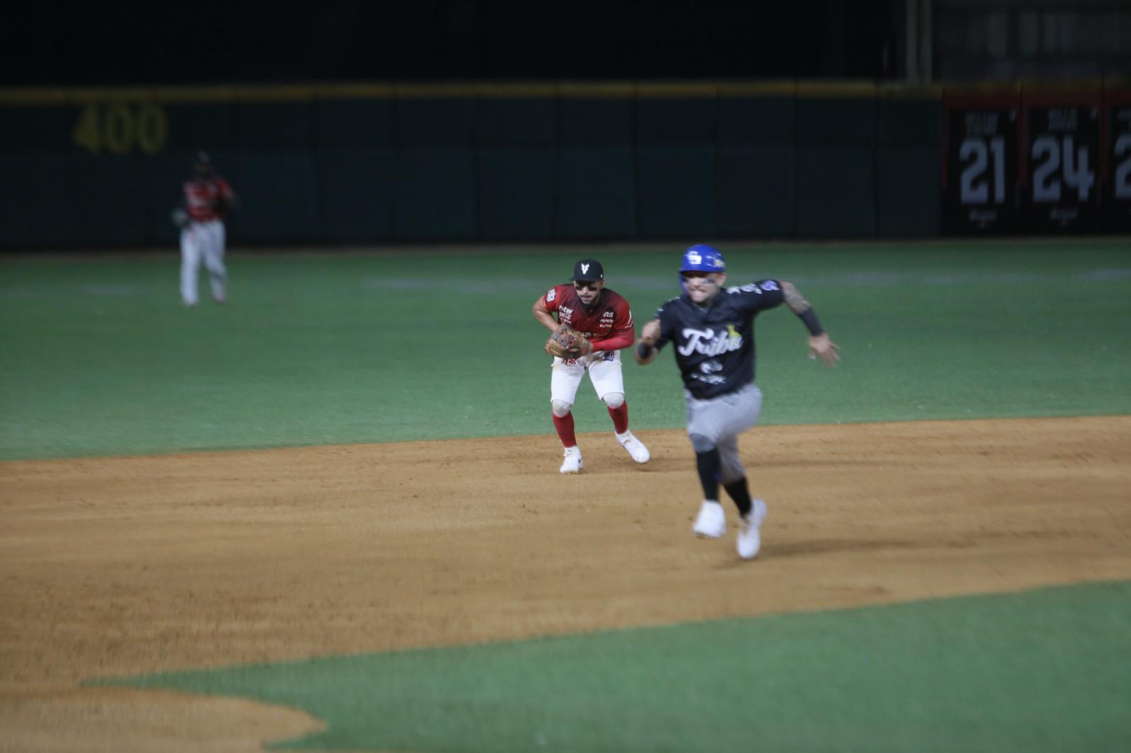 $!Yaquis acaricia liderato general al blanquear a Venados