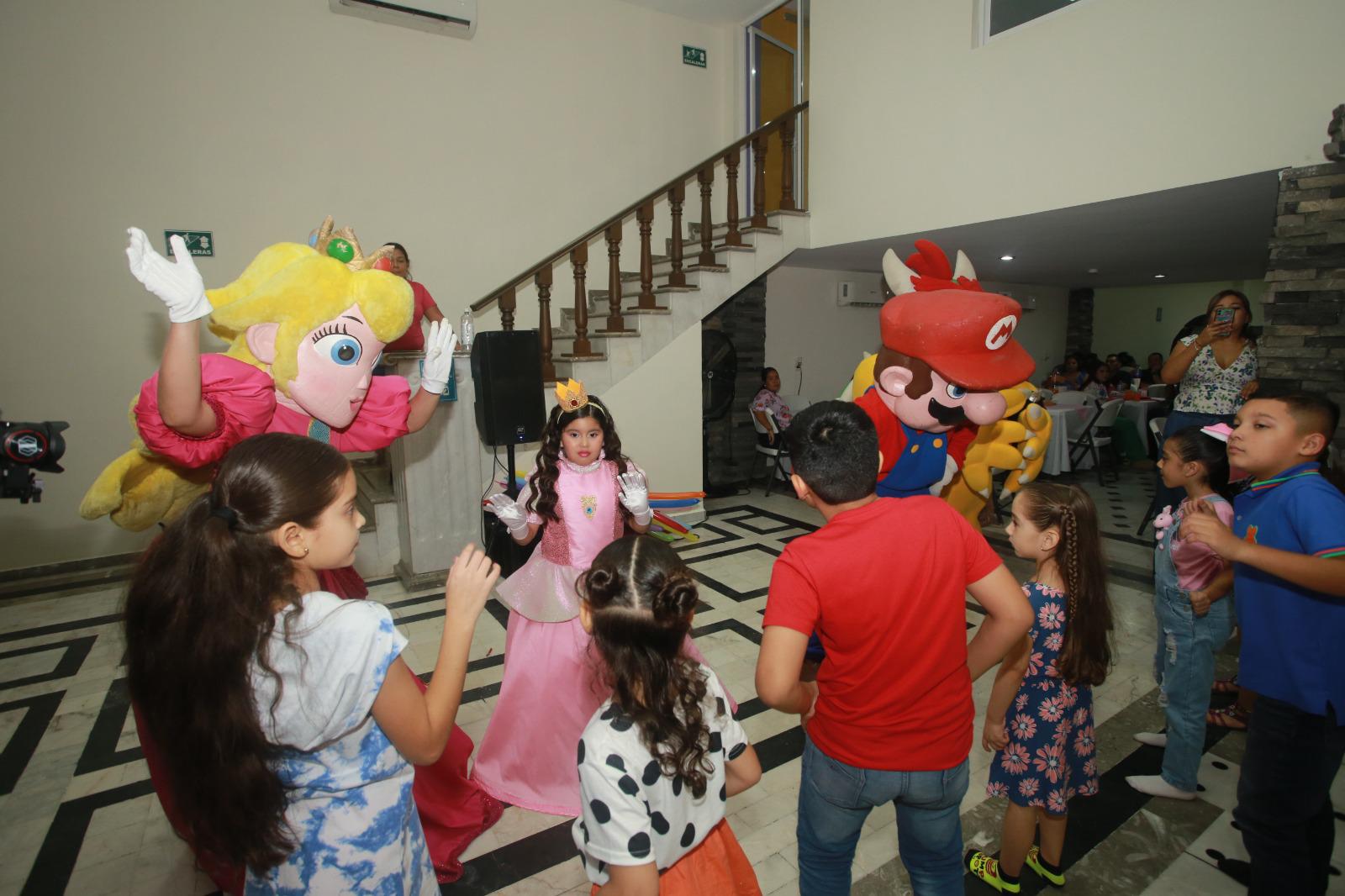 $!Divertidos juegos realizaron ese día Lía Michelle y sus amiguitos.