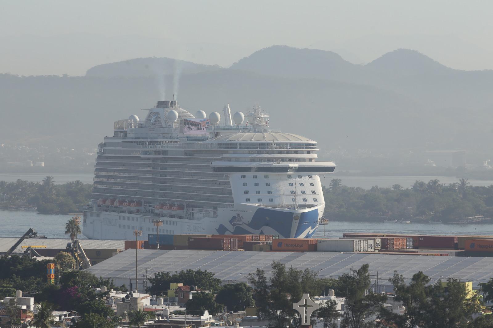 $!Arribo de cruceristas repunta consumo en restaurantes y comercios de Mazatlán