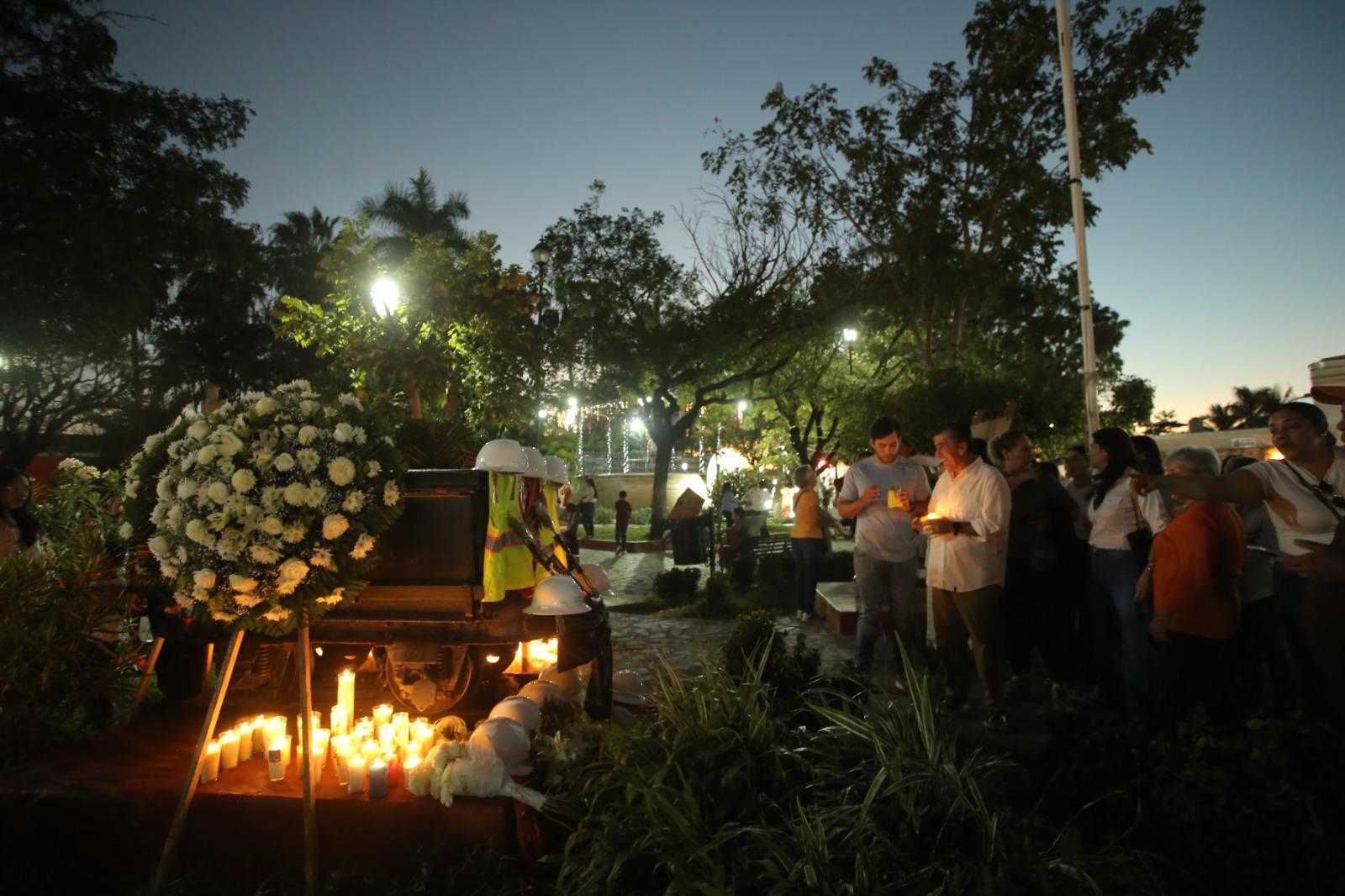 $!Con altar y velas, rinden homenaje a mineros asesinados en Concordia