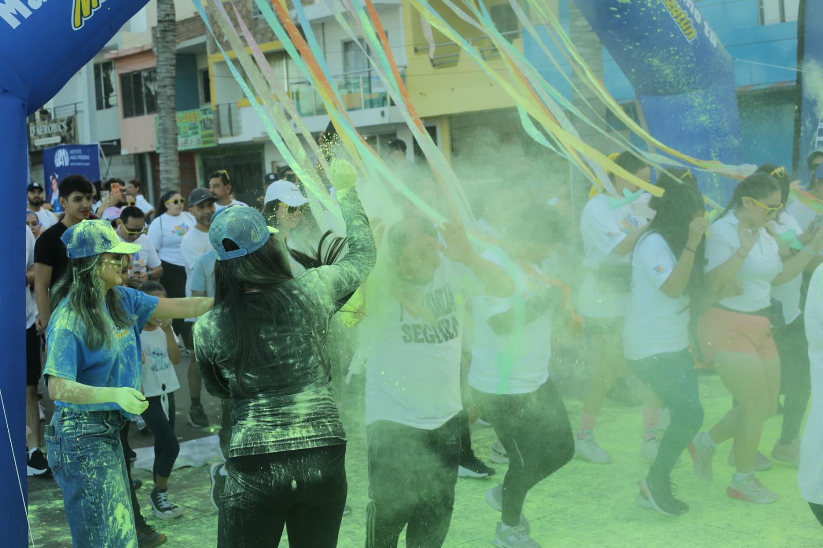 $!Se vive fiesta deportiva y de colores en la Carrera Píntate 5K Mazatún