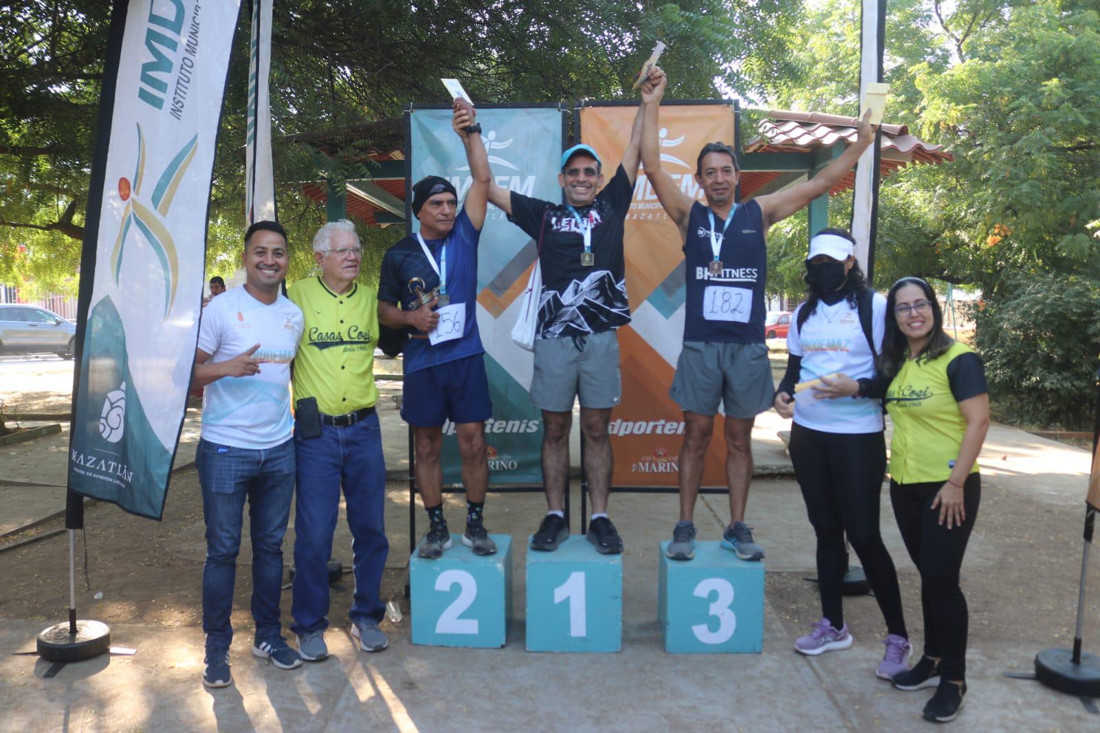 $!Sustaita y Hernández dominan carrera en Santa Teresa